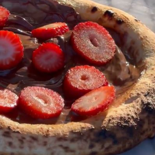 Nutella & Strawberry Pizza